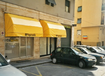 Esterno della prima sede aziendale in via Molfino - Genova,  anno 1998